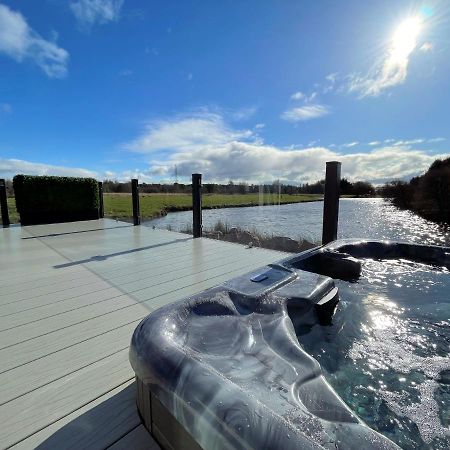 Luxury Lakeside Lodge With Htub Beautiful Views Annan Bagian luar foto