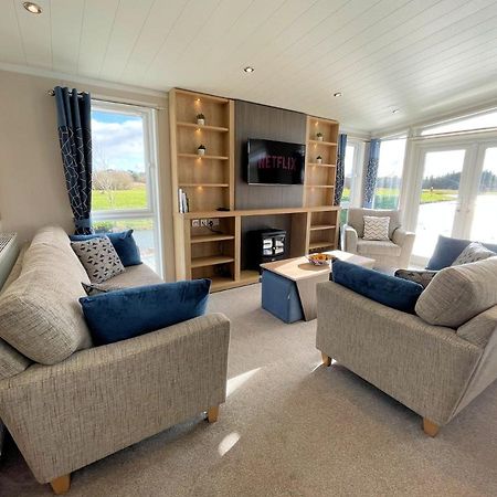 Luxury Lakeside Lodge With Htub Beautiful Views Annan Bagian luar foto