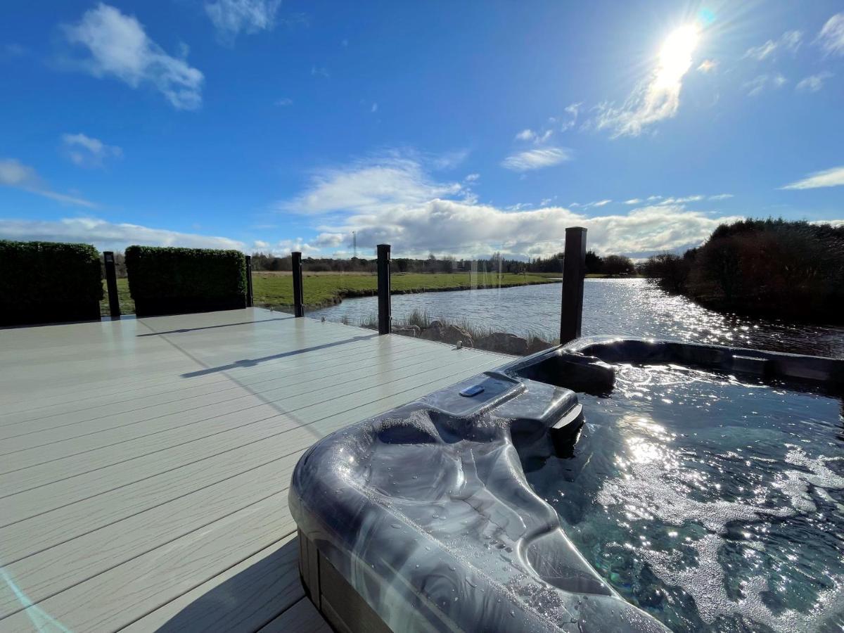 Luxury Lakeside Lodge With Htub Beautiful Views Annan Bagian luar foto
