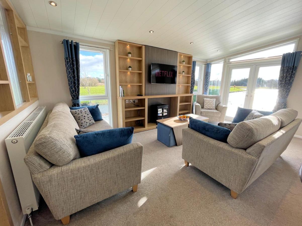 Luxury Lakeside Lodge With Htub Beautiful Views Annan Bagian luar foto