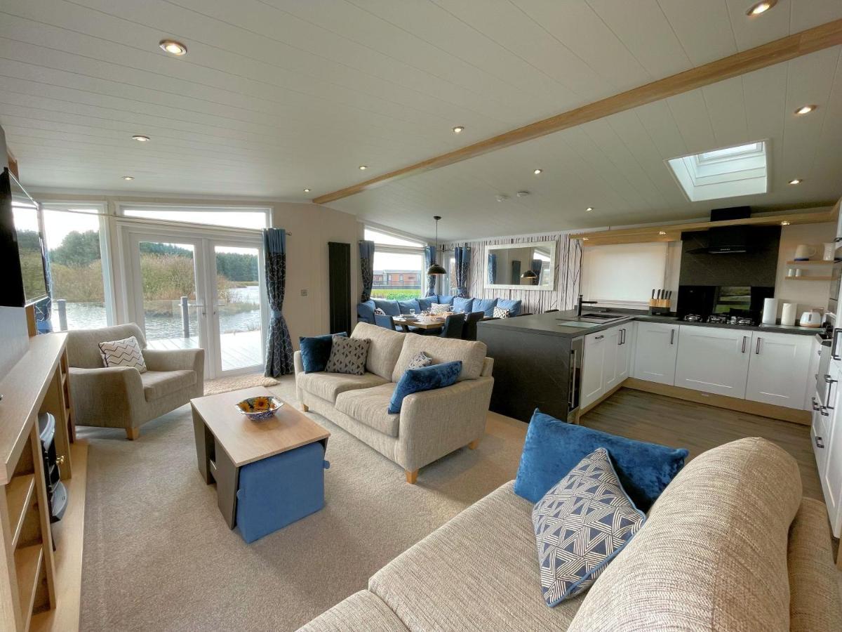 Luxury Lakeside Lodge With Htub Beautiful Views Annan Bagian luar foto