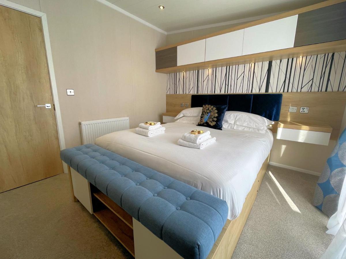 Luxury Lakeside Lodge With Htub Beautiful Views Annan Bagian luar foto