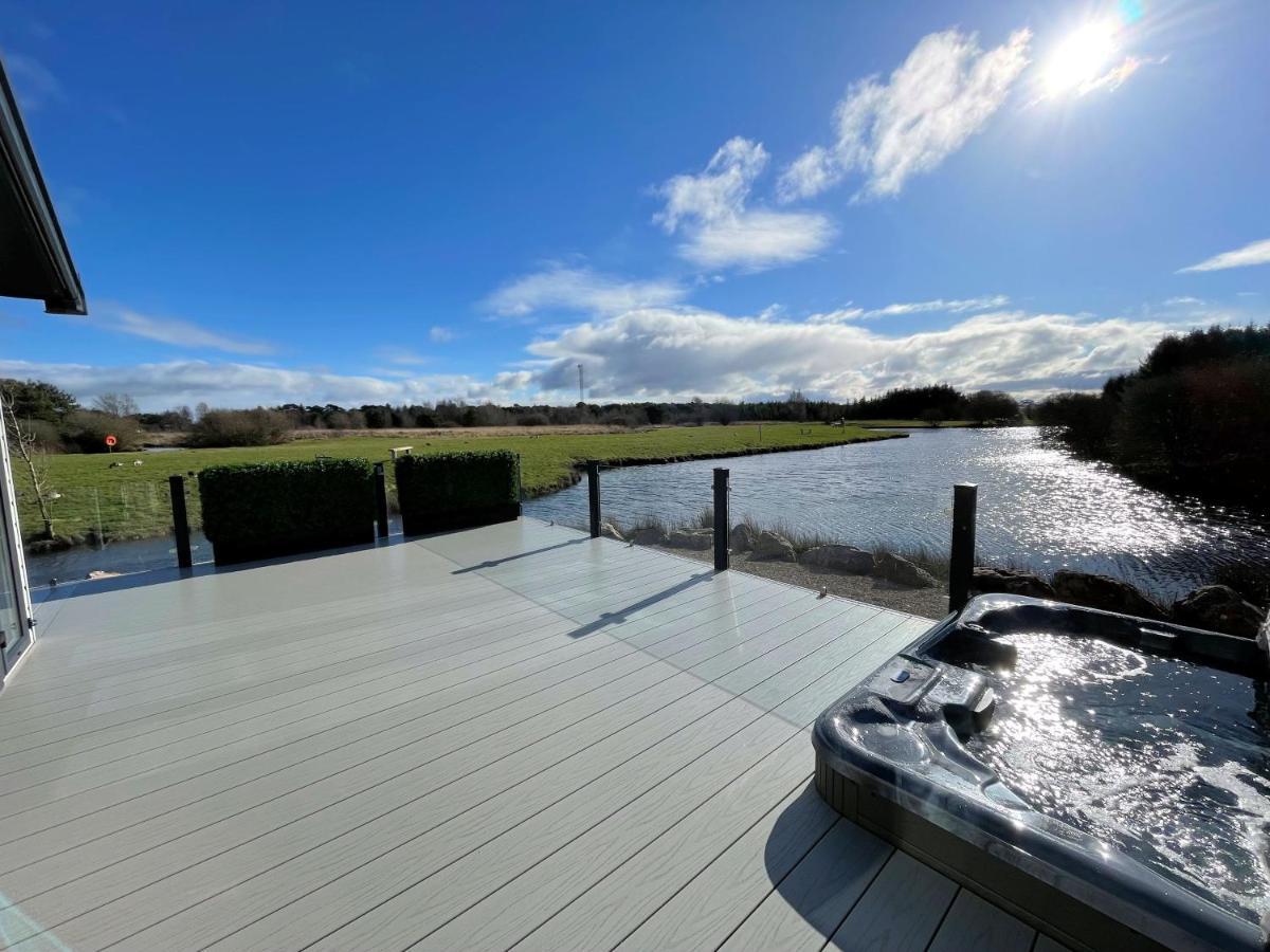 Luxury Lakeside Lodge With Htub Beautiful Views Annan Bagian luar foto
