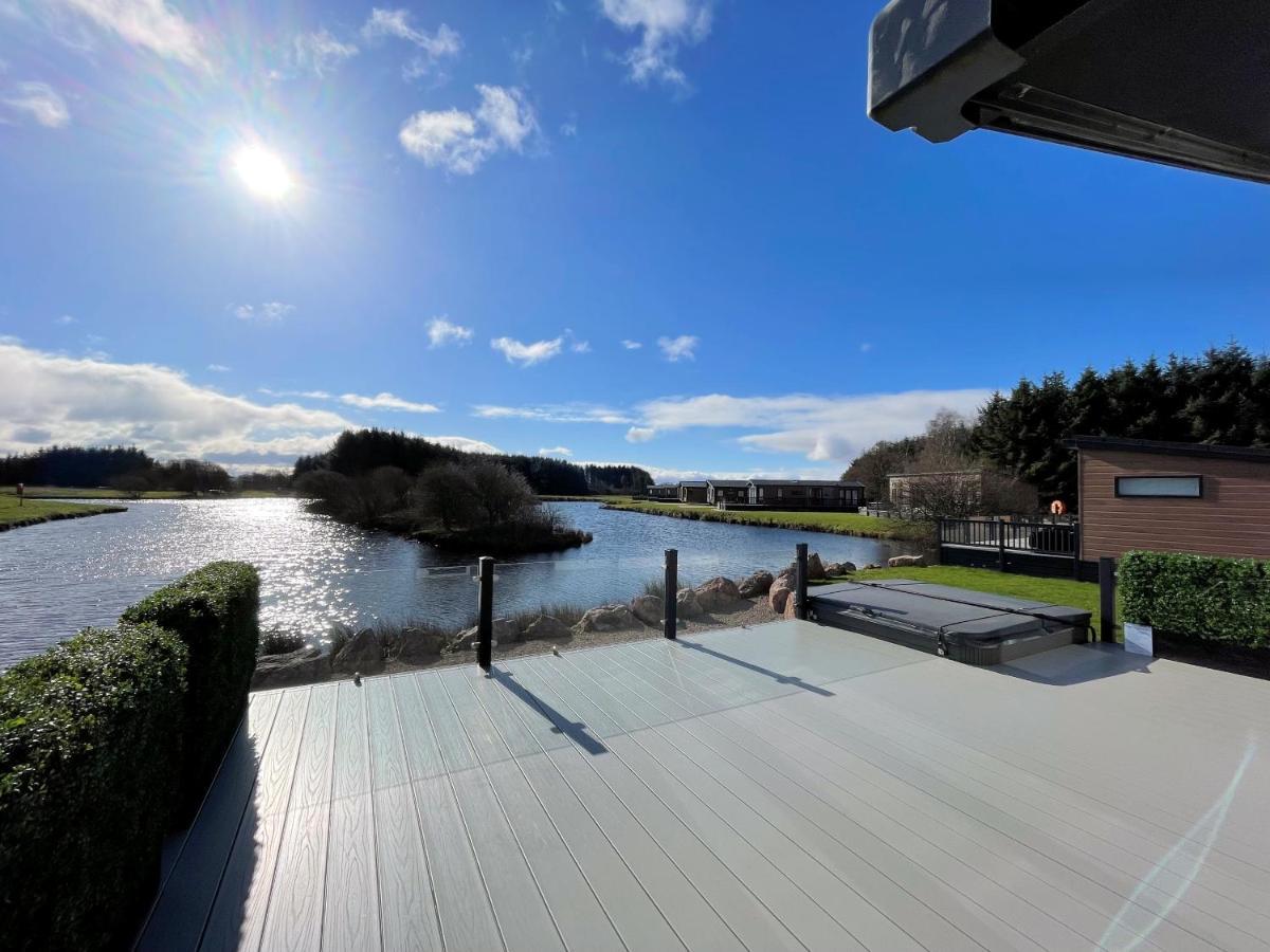 Luxury Lakeside Lodge With Htub Beautiful Views Annan Bagian luar foto