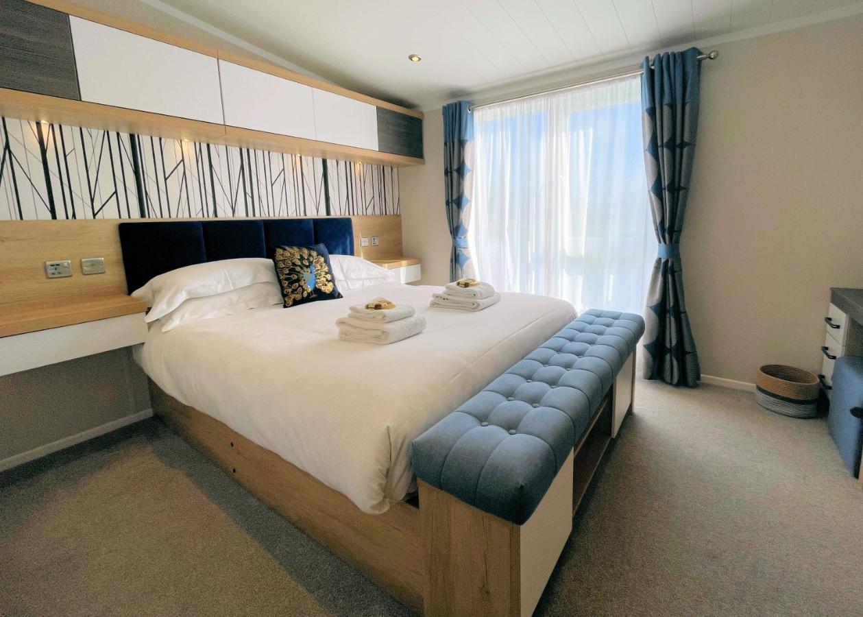 Luxury Lakeside Lodge With Htub Beautiful Views Annan Bagian luar foto