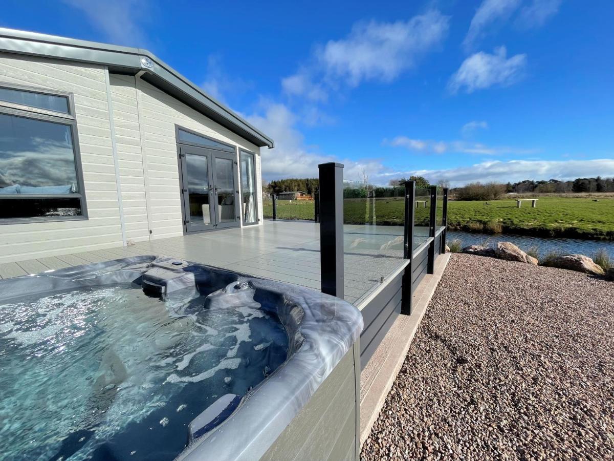 Luxury Lakeside Lodge With Htub Beautiful Views Annan Bagian luar foto