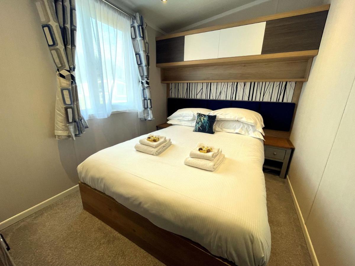 Luxury Lakeside Lodge With Htub Beautiful Views Annan Bagian luar foto