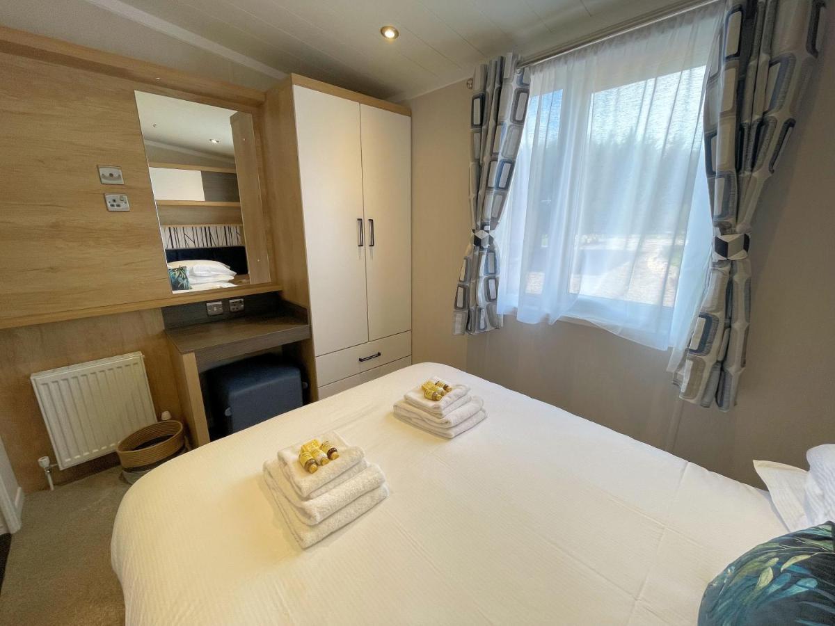 Luxury Lakeside Lodge With Htub Beautiful Views Annan Bagian luar foto