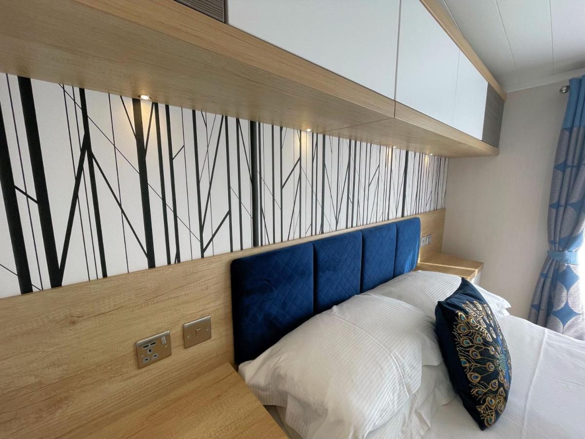Luxury Lakeside Lodge With Htub Beautiful Views Annan Bagian luar foto