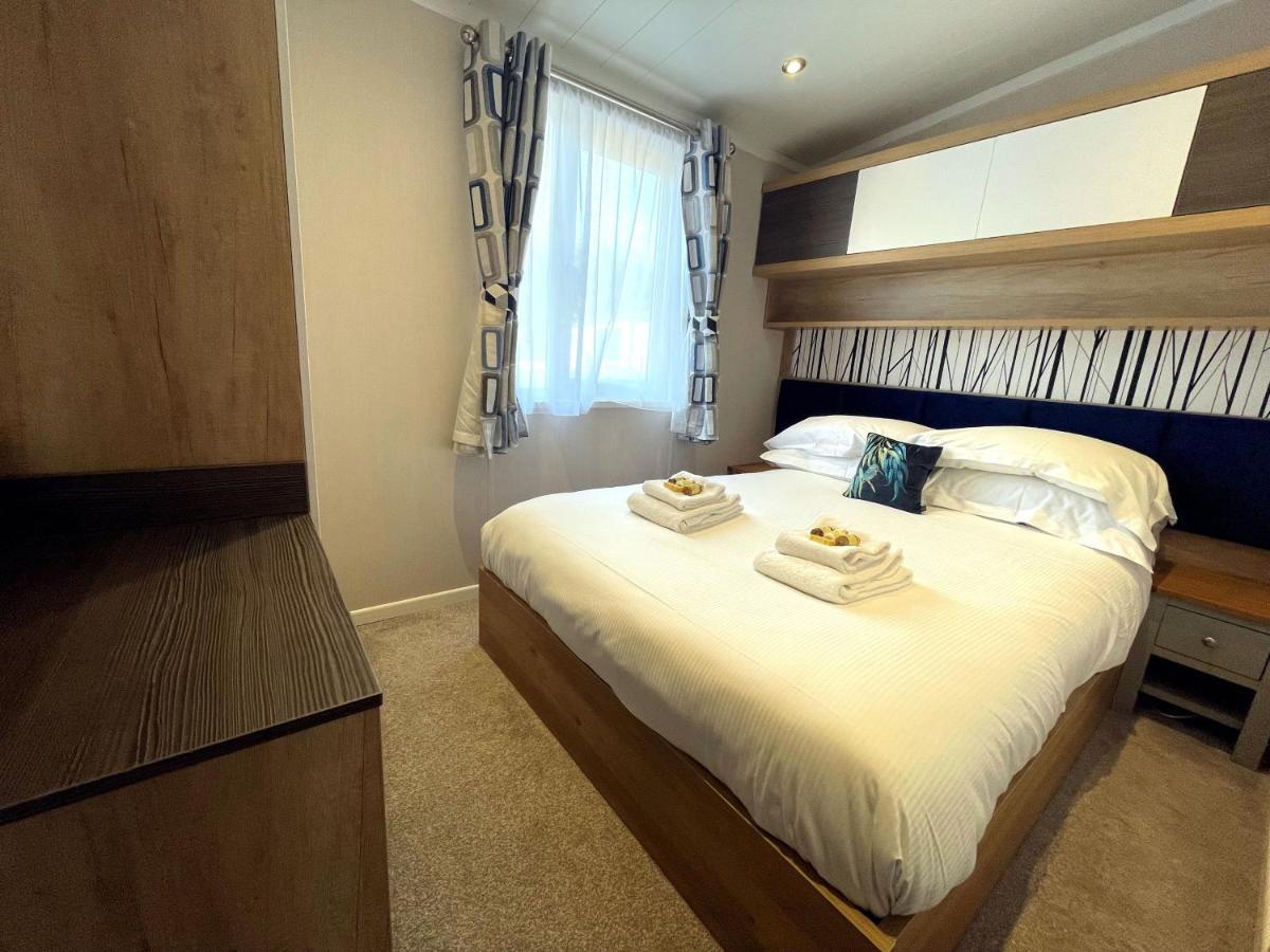 Luxury Lakeside Lodge With Htub Beautiful Views Annan Bagian luar foto